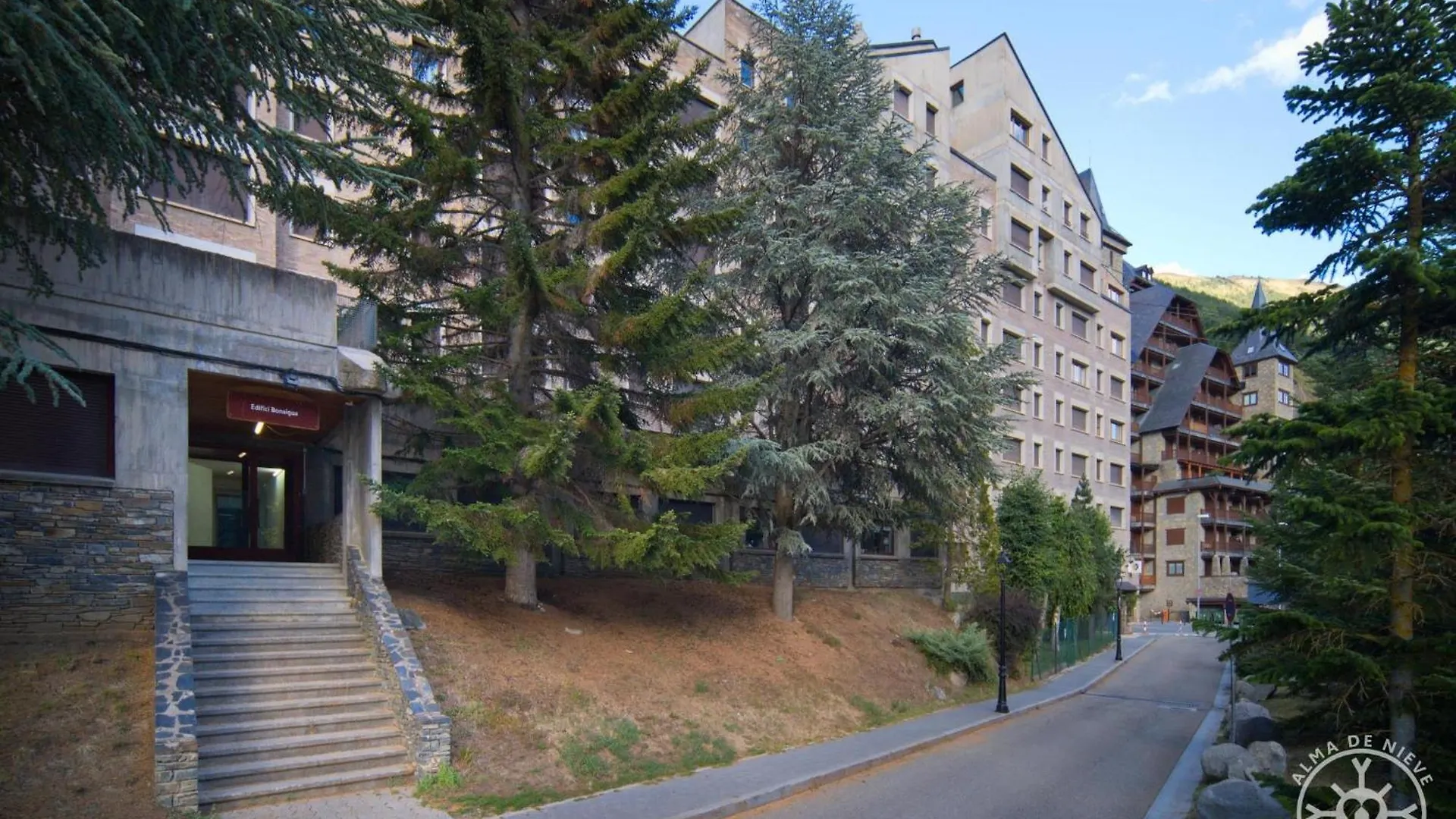 Orri En Baqueira Apartment Naut Aran Spain